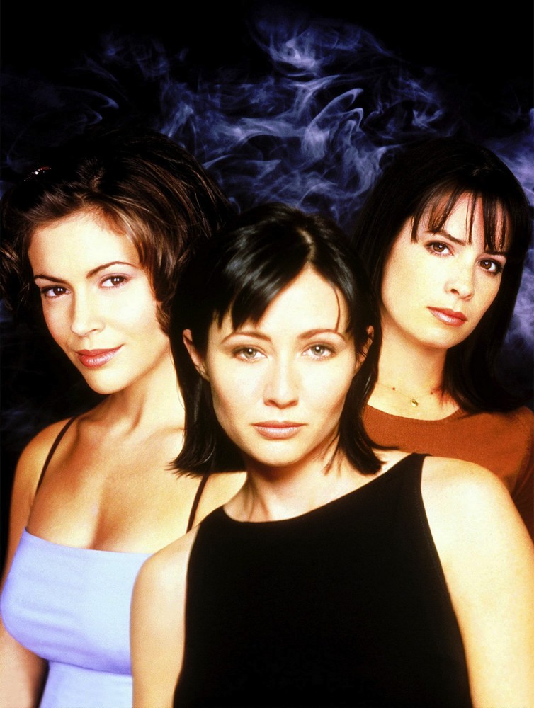 Les sœurs Halliwell affrontant un démon, illustration de la série Charmed
